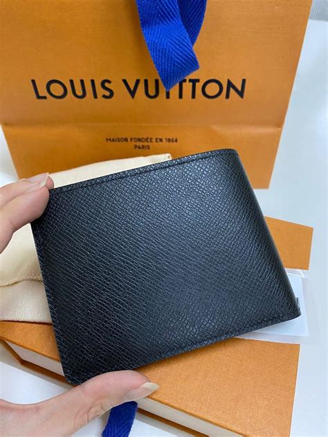 louis vuitton taiga leather noir slender wallet m30539